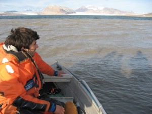 Er zijn scherpe grenzen in het water van het fjord